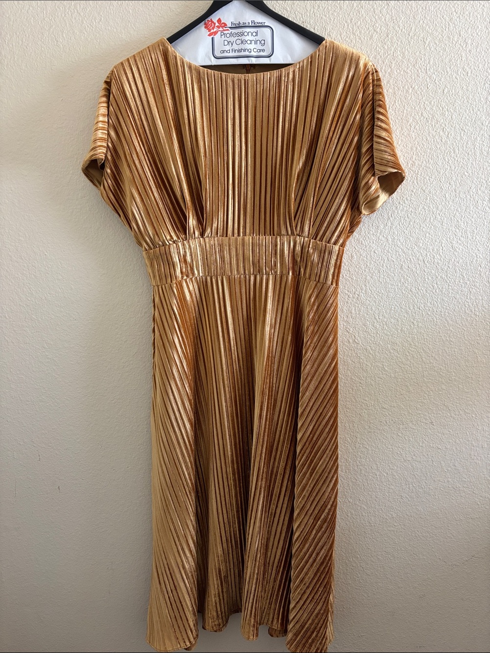 Alexia Admor Metallic Gold Pleated Midi Dress